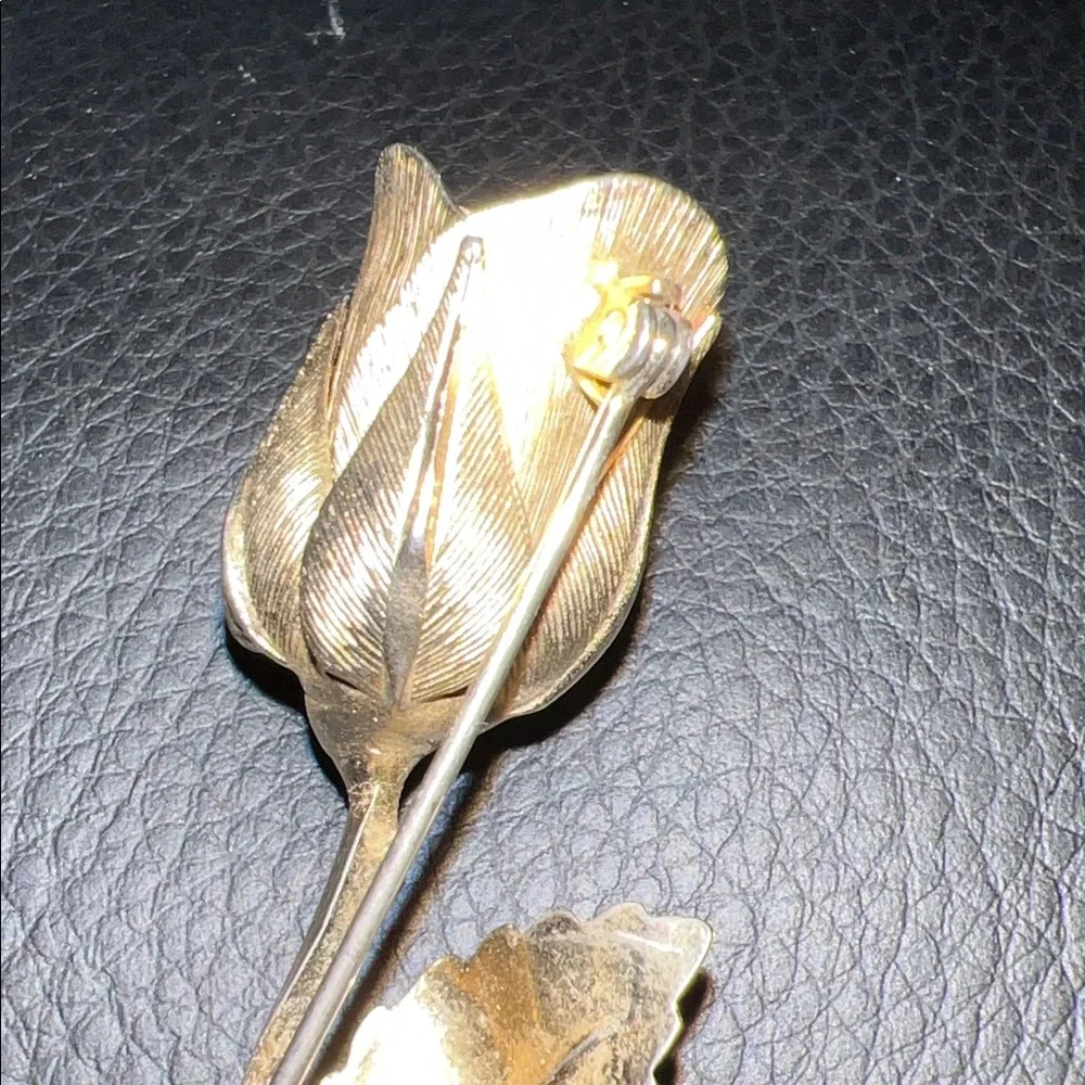Giovanni Elegant Gold Rose Brooch - Picture 7 of 7